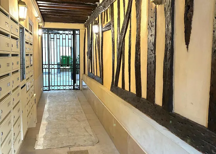 Apartment Des Archives Paris